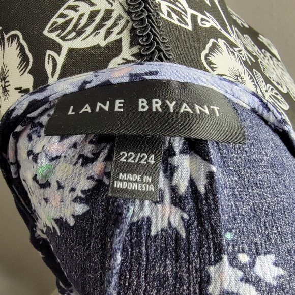 Lane Bryant floral design blouse - Picture 6 of 7